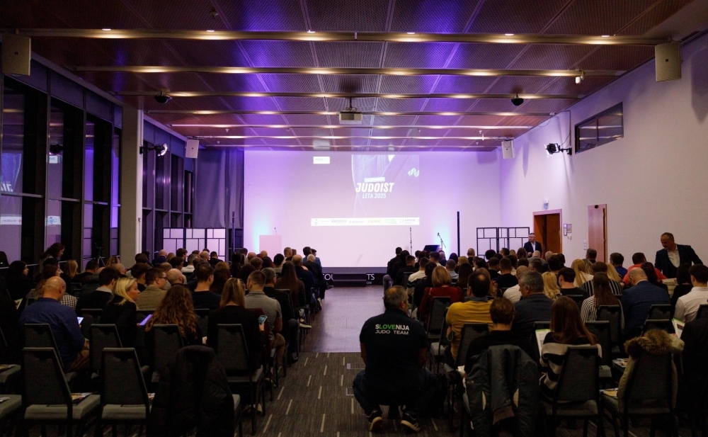 出典：Darko Petelinšek in Tomaž Kolar